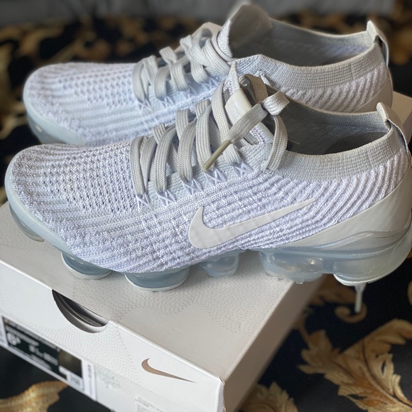 Women’s Nike AirVaporMax flynits - Picture 1 of 8